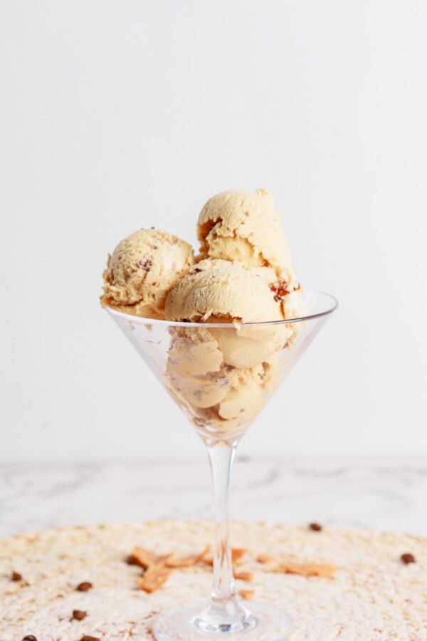 Tina de Helado Crema Sabor Almendra (*Súper Calidad) - 4.5 Litros